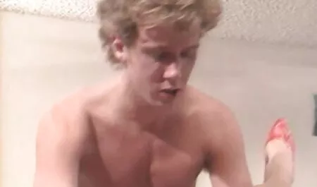 Masturbarsi prendendo in giro il mio culo e anche mangiare filmati hot amatoriali sperma