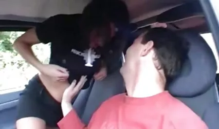 MILF WhiteGhetto scopata in video trav amatoriali gangbang e imbavagliata