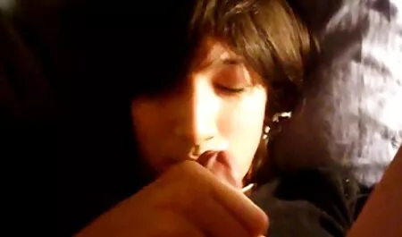 Busty babe succhia video porno amatoriali di coppie e smaltato Gola profonda / gag
