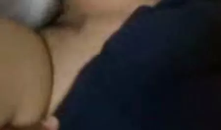 Bionda ama porno film italiani amatoriali esibirsi dal vivo