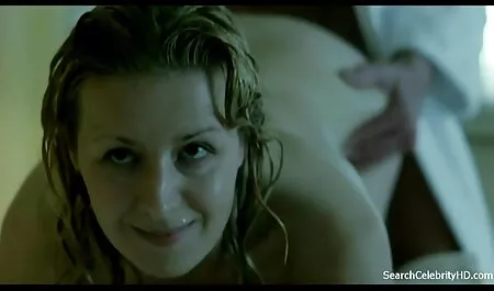 Masturbazione video porno gratis amatoriali italiani con la mano in sala da pranzo 2