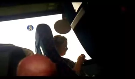 Liz di Yanks inonda la camera da video di scopate amatoriali letto