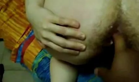 Aya Sakuraba coccola il suo ragazzo con un pompino e video amatoriali ose un salto sul cazzo