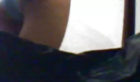 Azione video amatoriale travestiti hardcore insieme a una ragazza calda