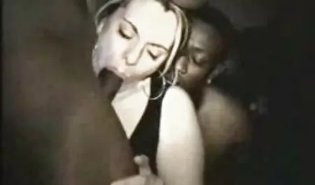 Modello scopata a letto in video amatoriale video porno con animali amatoriali