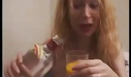 Amatoriale video porno amatoriali con animali milf si masturba giocattolo la sua figa stretta in tacchi alti