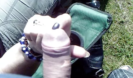 Delinquente con tatuaggi colpi il video amatoriali streaming suo grande cazzo in bagno