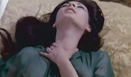 Hentai babe tittyfucks video sesso italiani amatoriali e ottiene figa pompato