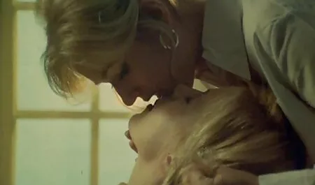 Aiuta film porno amatoriali la nonna bionda